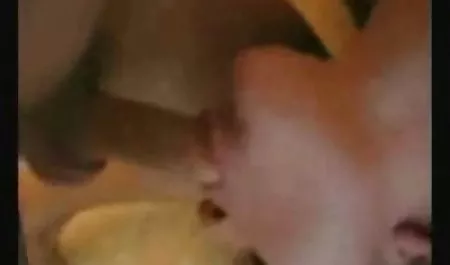دختر سفید بی بی سی را لعنتی در حالی سکس سوپر الکسیس که مادربزرگش به موسیقی گوش می دهد